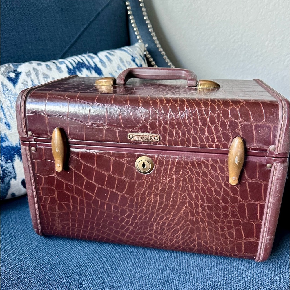 Samsonite Vintage Shwayder Bros. Style 4112 Train Cosmetic Case w/tray